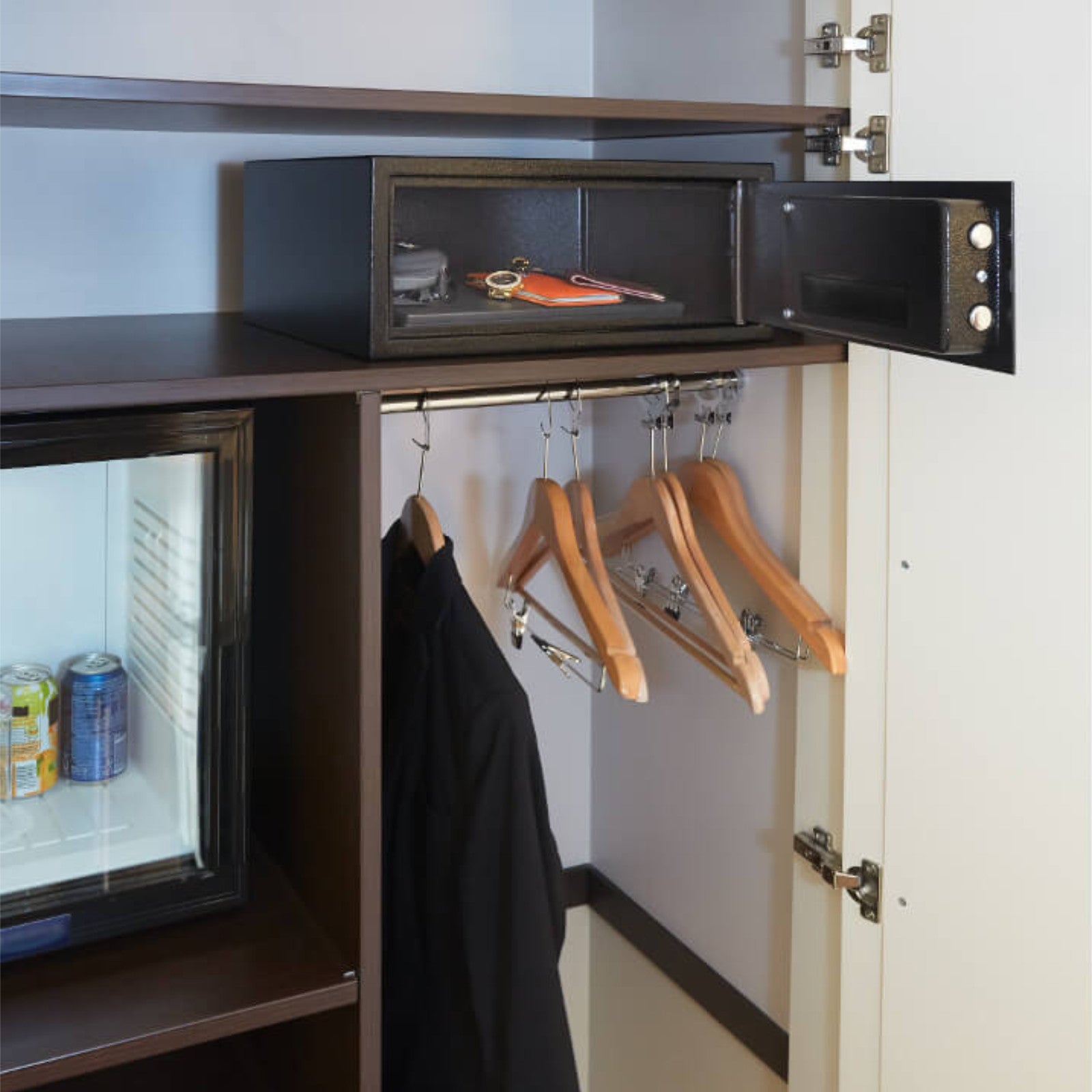 Möbeltresor mit Elektronikschloss Master Lock X-Line Serie, Schwarz, 180 mm x 430 mm x 370 mm